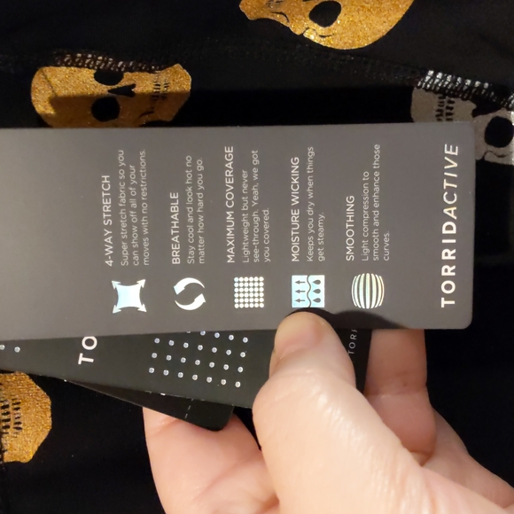 Torrid, black high-rise silver/gold glitter skull leggings with pockets - Picture 9 of 10